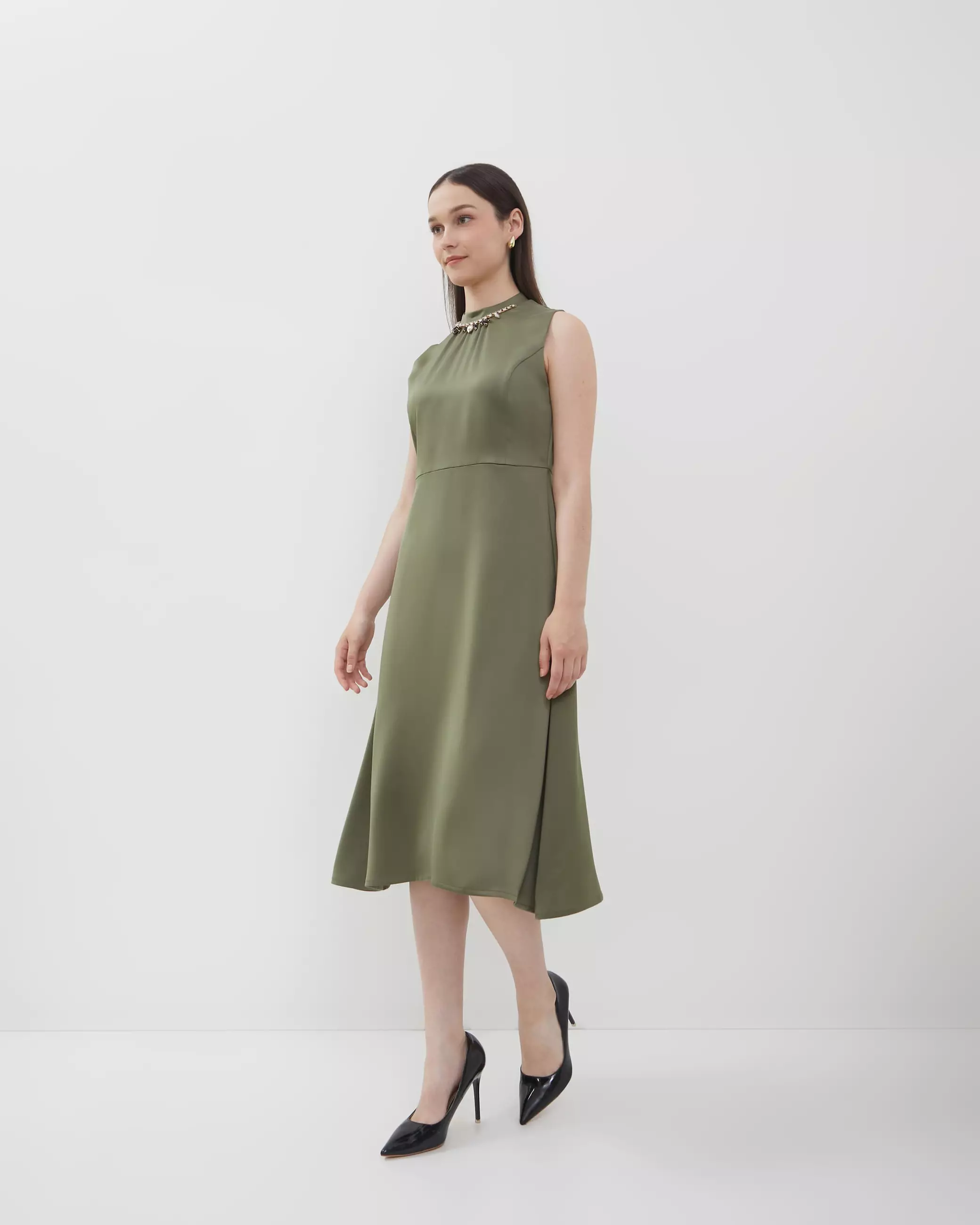 Urban Exchange Zenaya Olive Green Dress / Midi Dress Tanpa Lengan Warna Olive