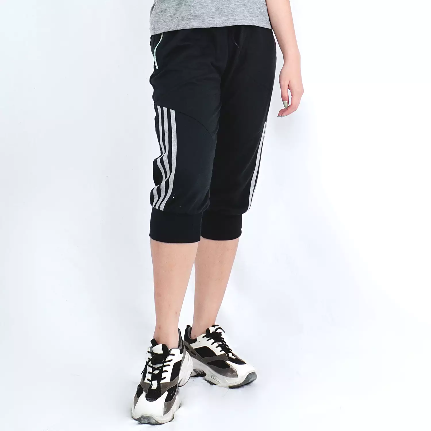 Stevi Celana Pendek Wanita Selutut Celana Wanita Pendek Short Pants Celana Olahraga Wanita - HITAM