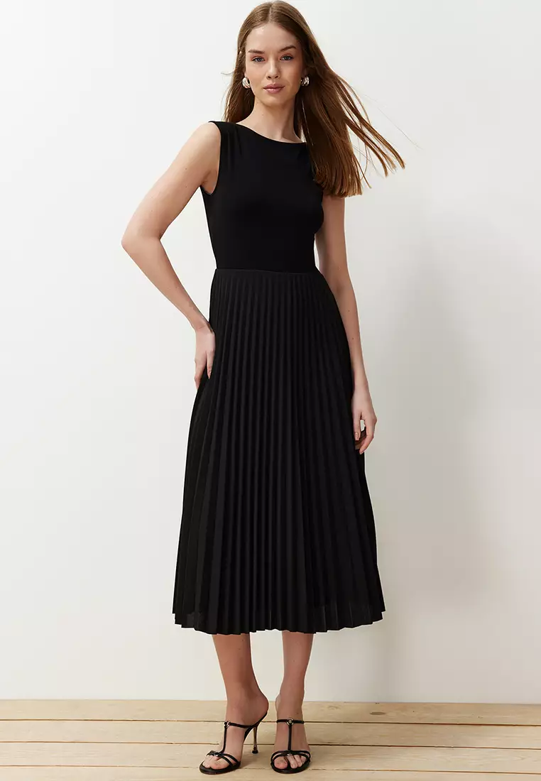Black Pleated Lined Sleeveless Flexible Knitted Midi Dress TWOSS24EL00785