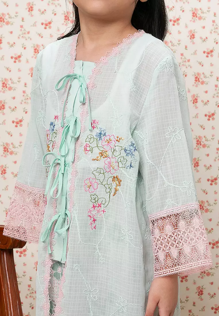 AYANA EMBROIDERED KEBAYA SET