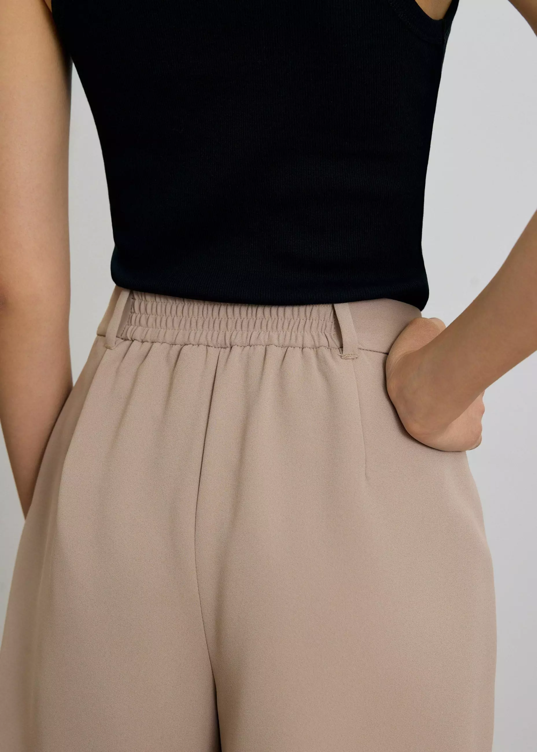 Celana Pendek Wanita - Aika Elastic Pleated Tailored Shorts