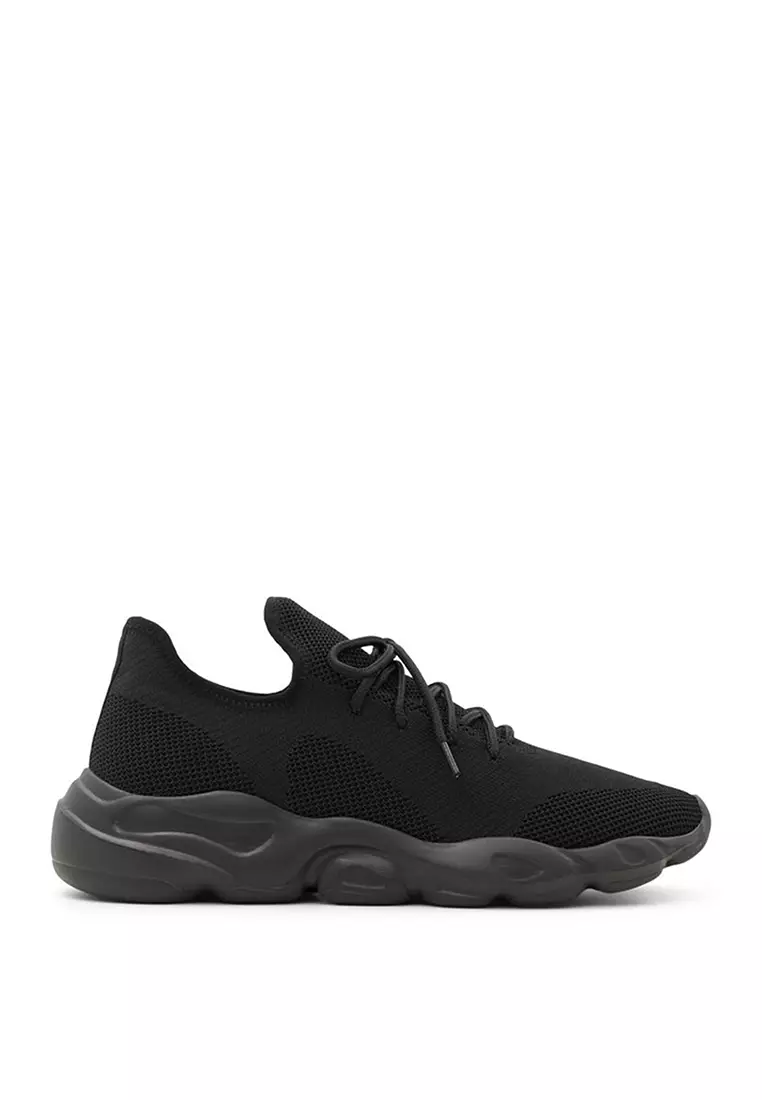 Stratus Sneakers