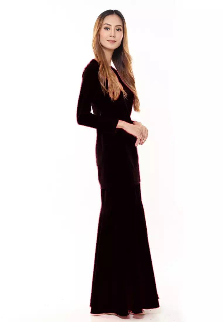 Rina Kurung in Black