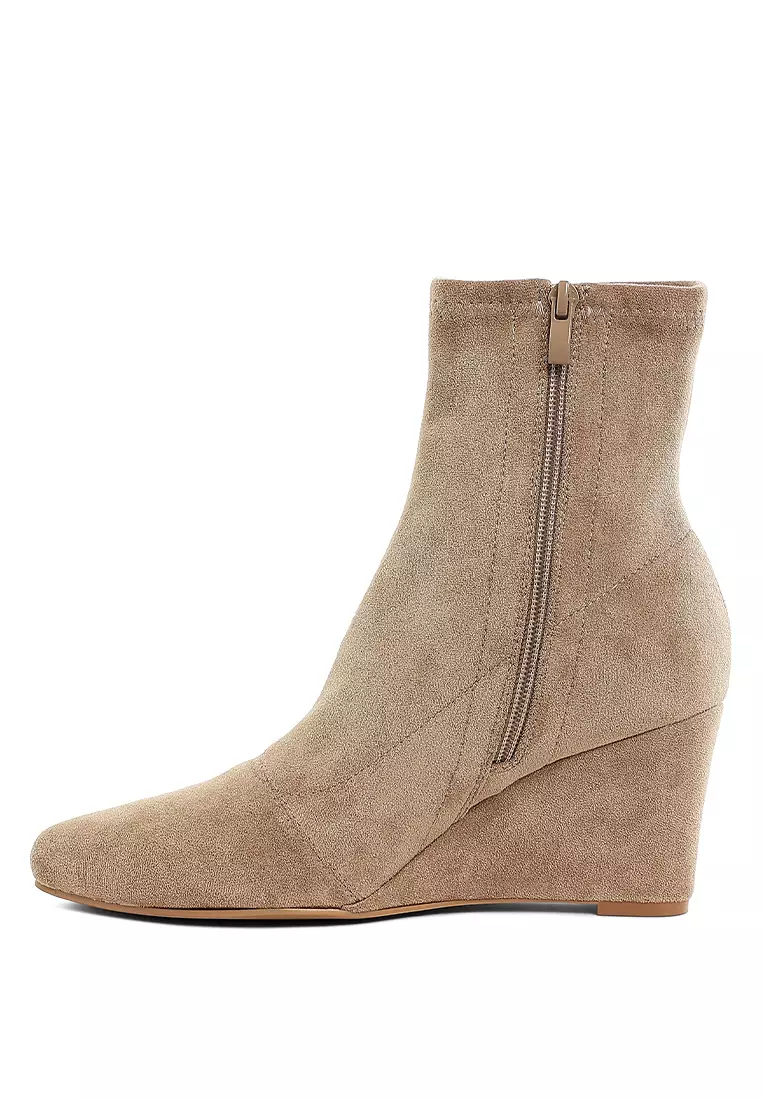 Sepatu Bot Microfiber Wedges Warna Beige