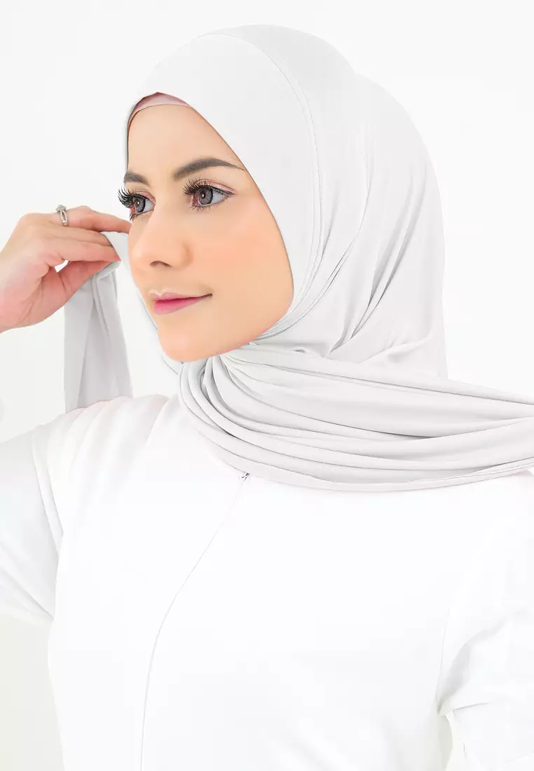 Cotton Bee - Syahira Segitiga Instan | Hijab Jersey | Kerudung Instan - Broken White