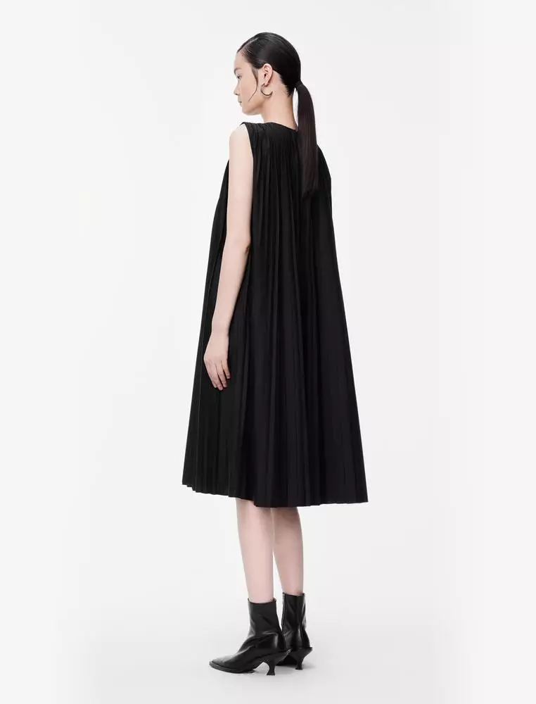 A字百褶無袖連衣裙