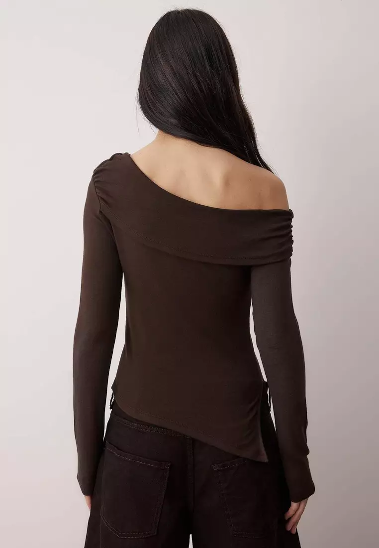 Asymmetric Collar Accessory Detailed Fitted Open Shoulder Knitted Blouse
