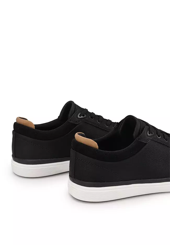 Finespec Sneakers