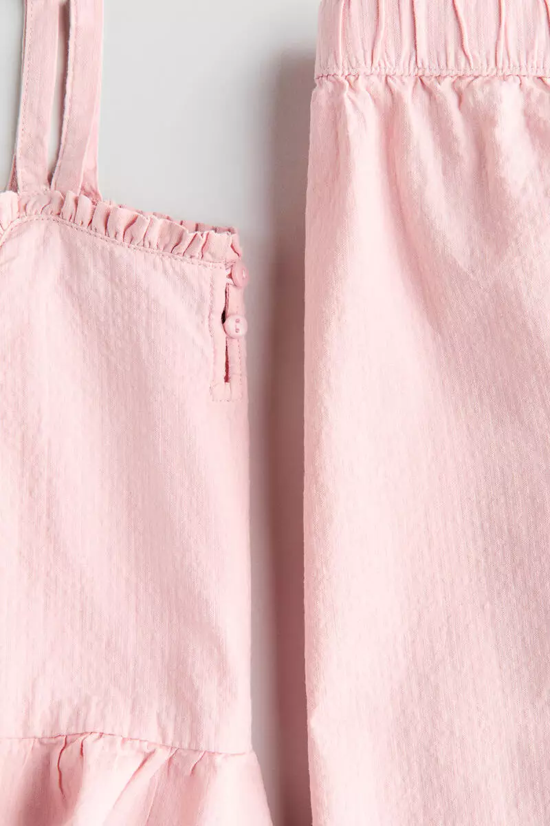 2-piece frill-trimmed seersucker set