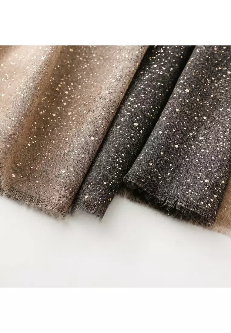 Aksesoris Wanita Syal Lebar Wanita Gradient Golden Glitter Embellish Lurex Prada Viscose Pashmina Shawl Black, Off white & Brown