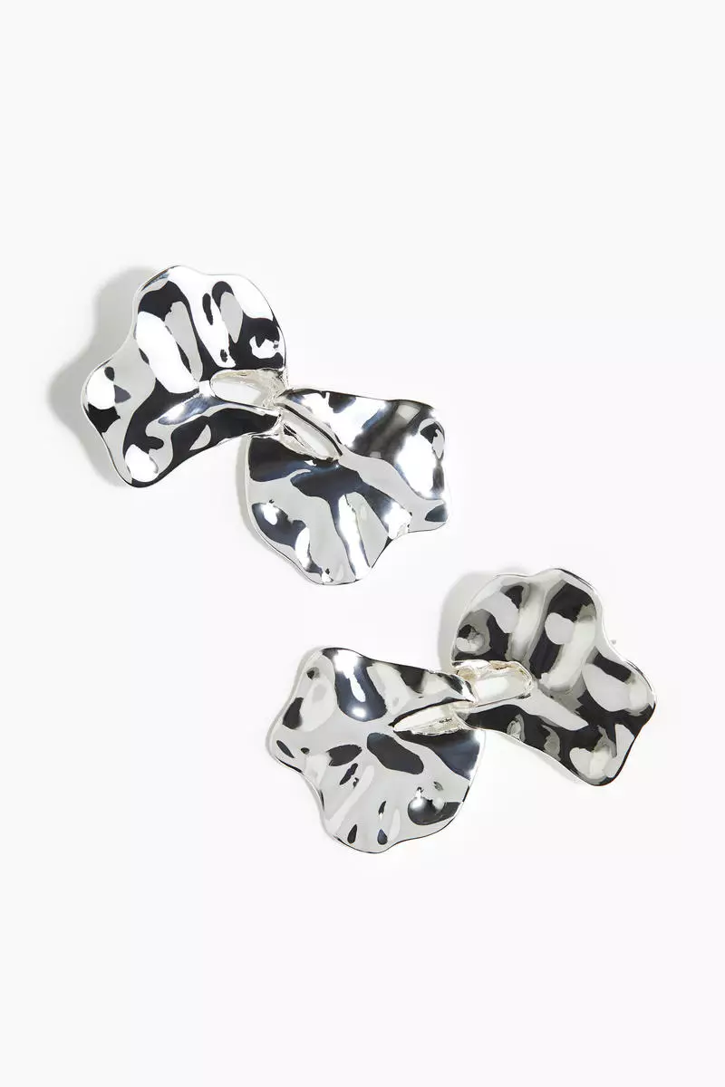 Hammered pendant earrings