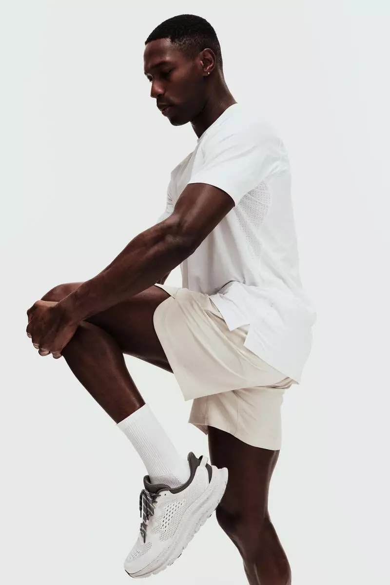 Muscle Fit Sports T-shirt with CoolMove™