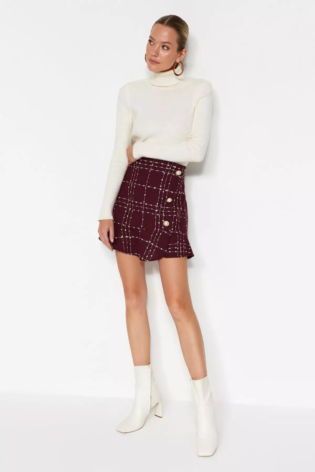 Claret Red With Buttons And Tweed Fabric Hem With Ruffles, Mini Woven Skirt Twoaw22Et0155