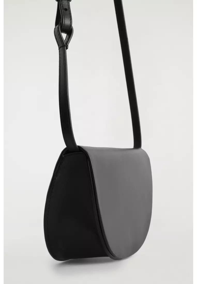 CURVED CROSSBODY BAG - LEATHER