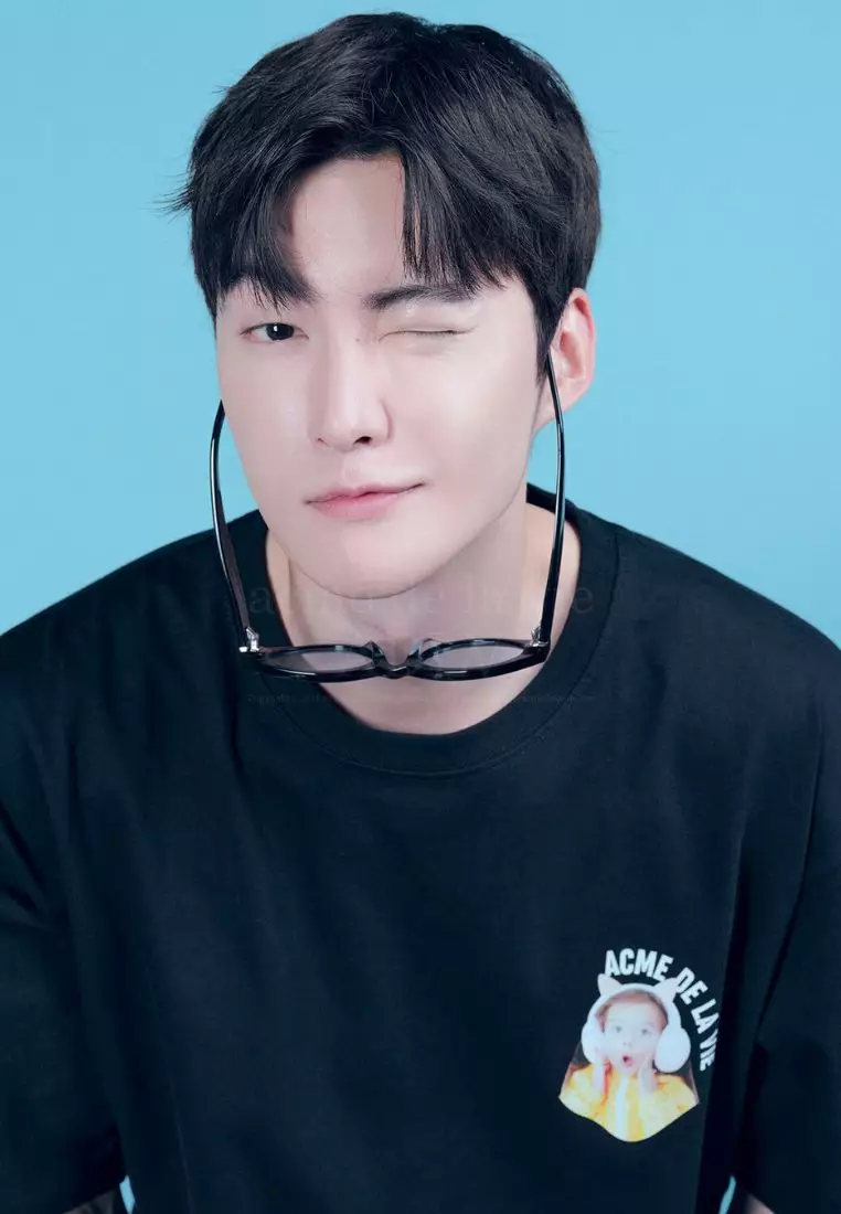 Mini Baby Face Cat Earplug Short Sleeve T-Shirt Black