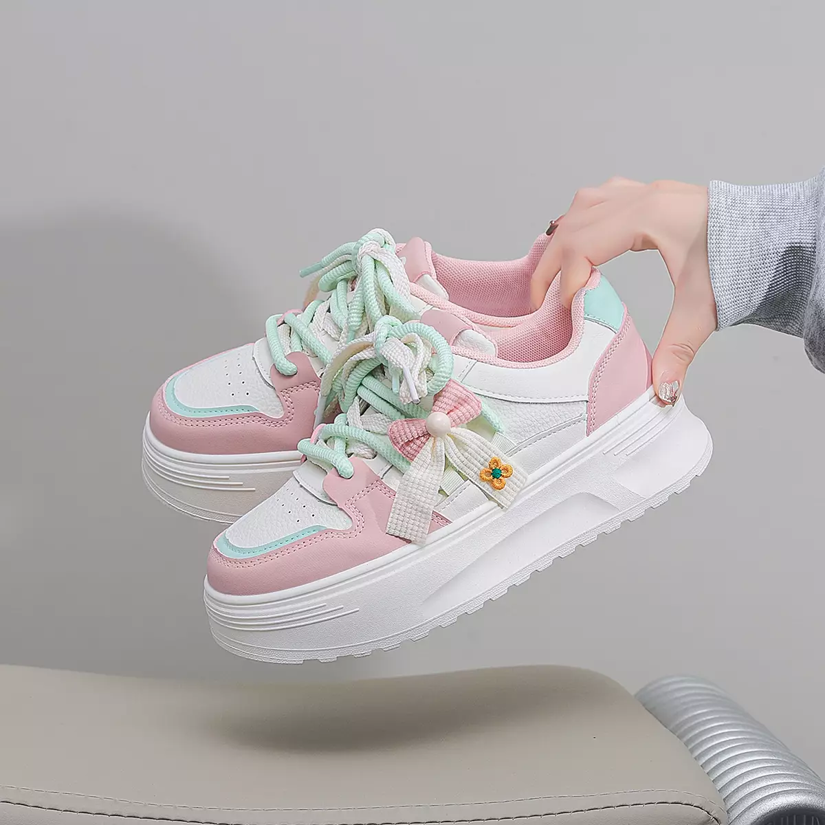 Sepatu Wanita Kasual Bertali Motif Lucu Sneakers Cewek Q551