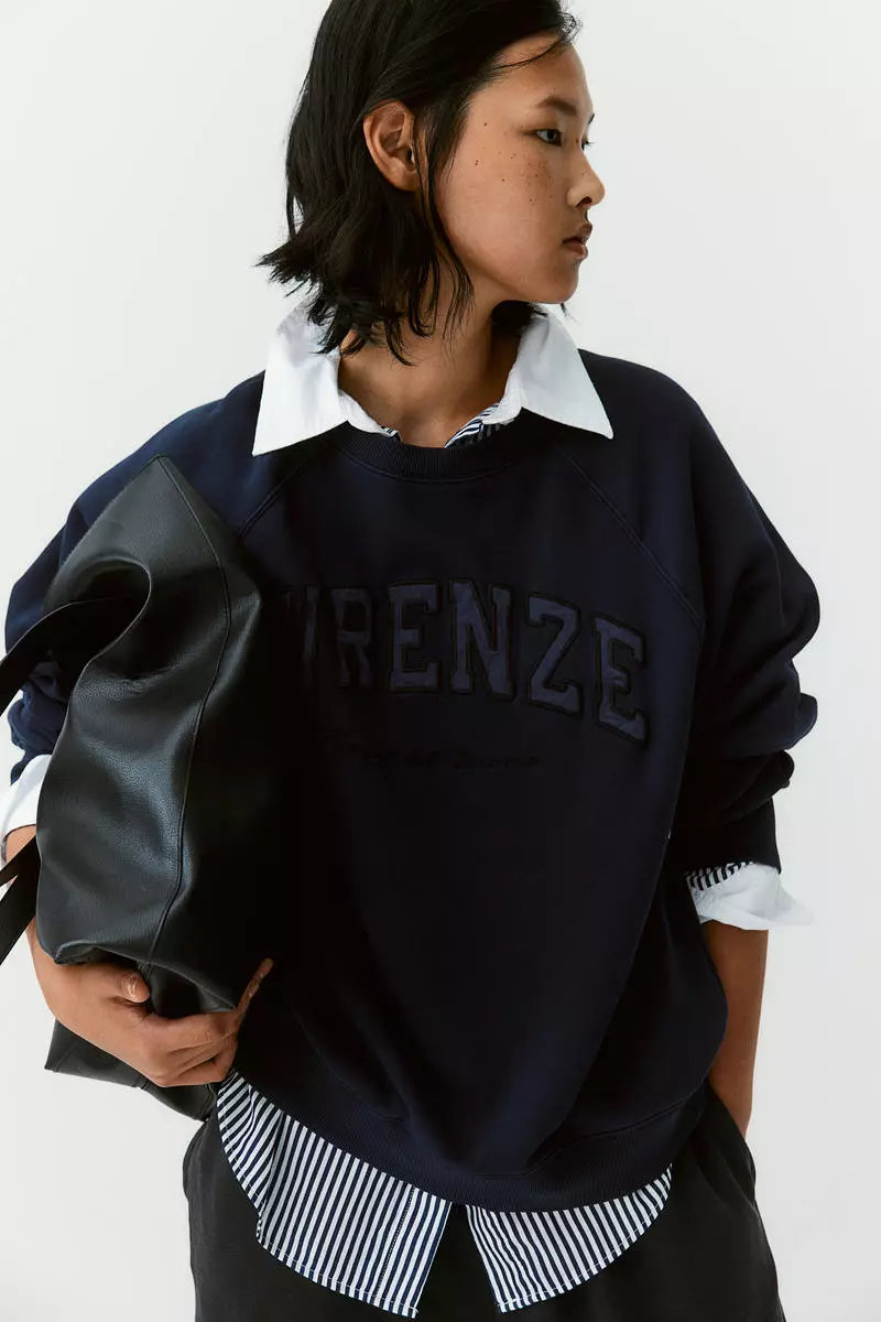 Raglan-sleeved sweatshirt