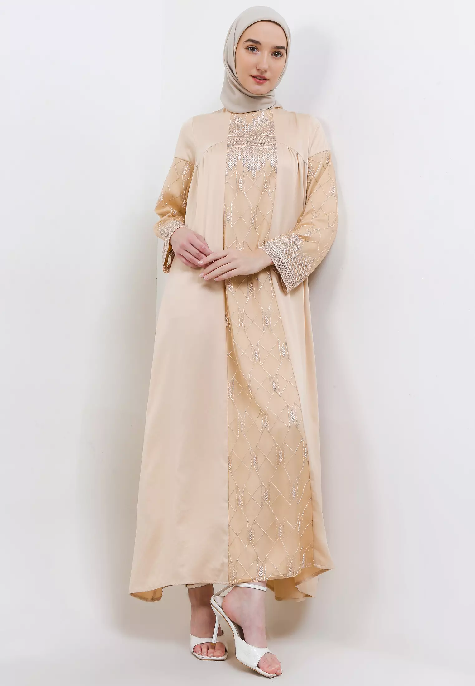 dress warna cream The Lace dress in Alabaster Cream. Siapa yg udah punya jilbab Lace warna  Alabaster cream? Udah bisa di matchingin sama dress nya, order dress hanya  sampai besok ya, ditunggu! 