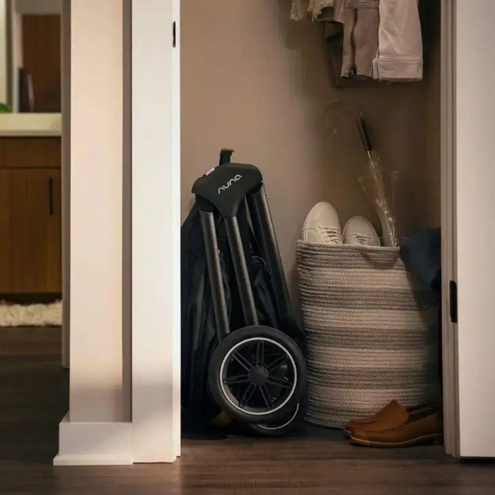 Nuna Triv Next Stroller Caviar - Kereta Dorong Bayi