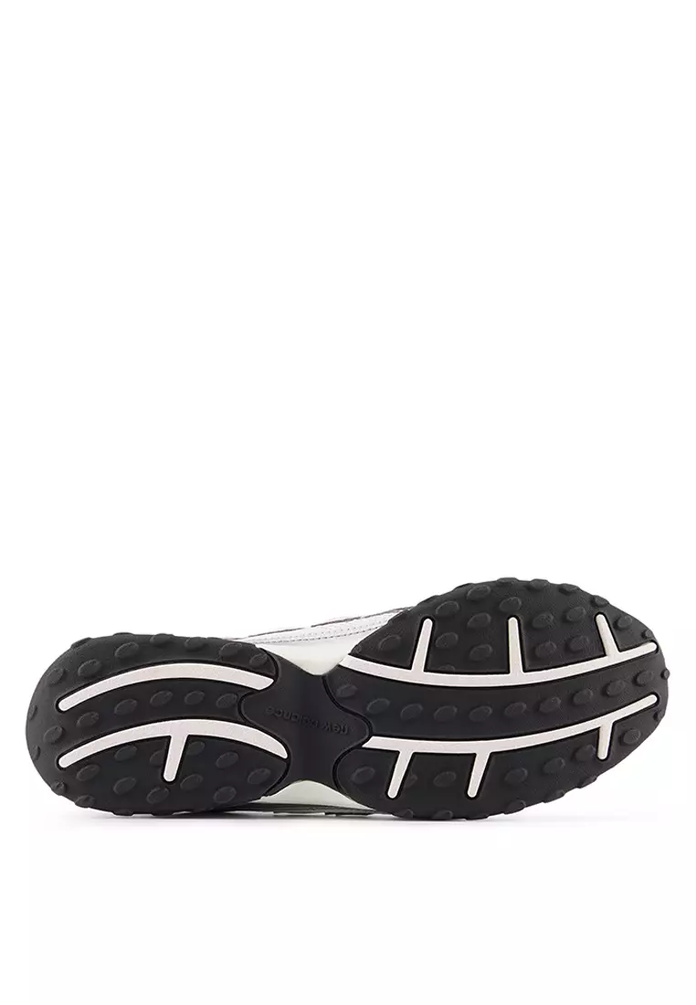 204L Lifestyle Shoes