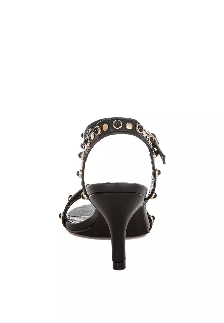 Sandal hak anak kucing kulit asli bertabur paku dalam warna hitam