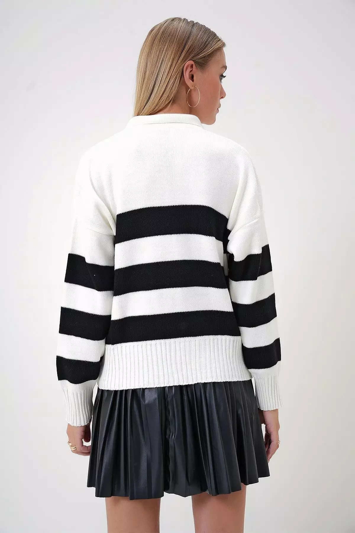 Women's White Black Polo Neck Half Placket Color Block Sweater
