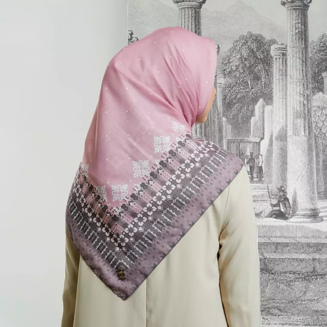 RANU Print Scarf Peach - Kerudung Hijab Segiempat Motif With BOX - Bahan Nesla - Ukuran 115x115