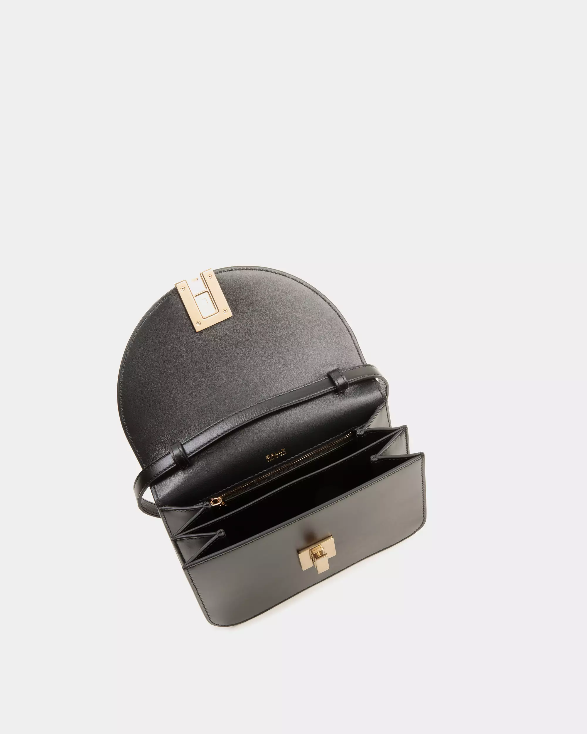 Ollam Crossbody Bag in Leather - Black
