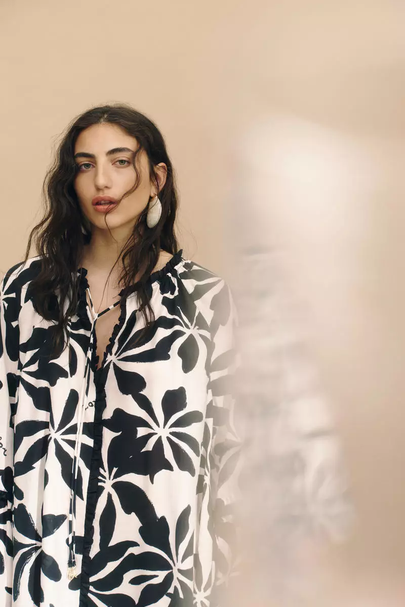 Trumpet-sleeved tunic dress