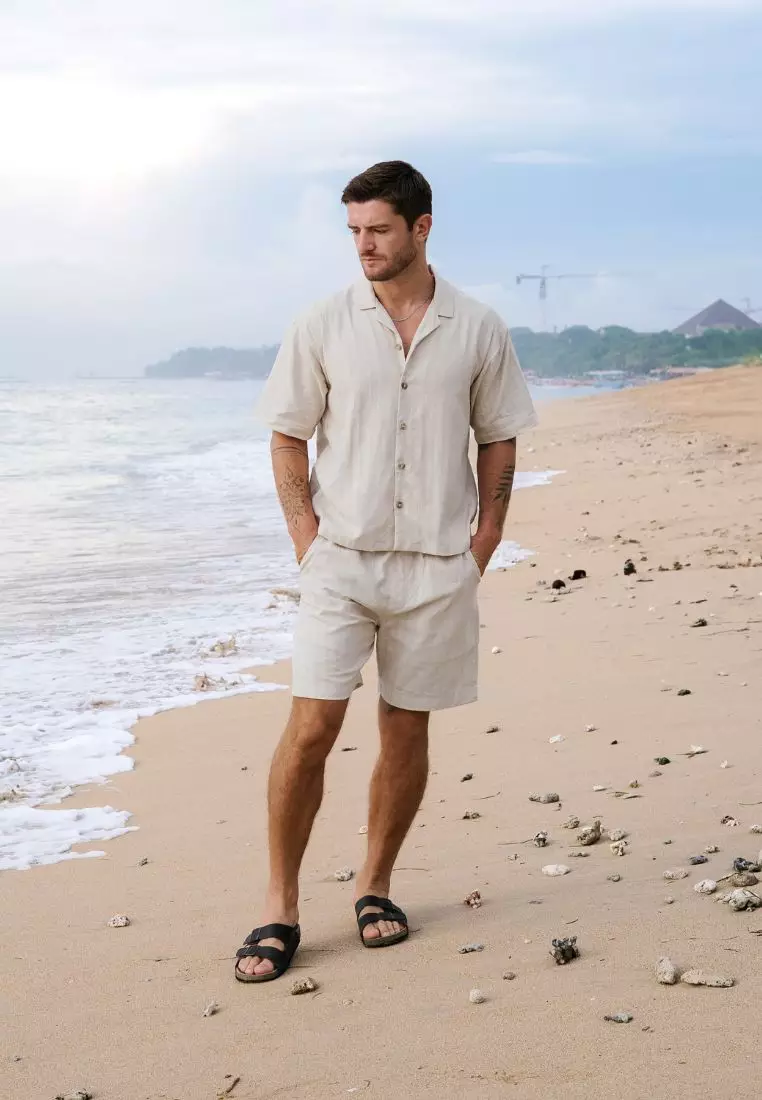 Matala Setelan Kemeja Oversized Bertekstur Lengan Pendek Pria Warna Cream | Oversize Textured Linen Set Men Cream