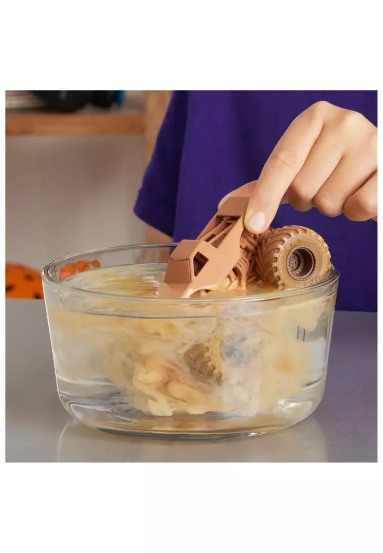 Monster Jam, Mystery Mudders, Official Die-Cast Monster Truck, Wash to Reveal, 1:64 Scale (Styles Will Vary)