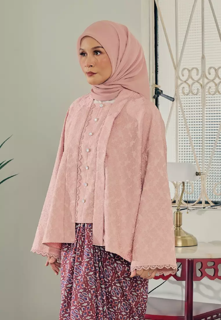KEBAYA ANOM Top in Kericau Pink