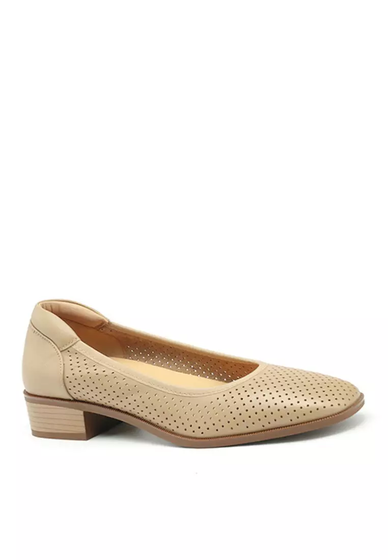 Discount on Twenty Eight Shoes  shoes - SKU: VANSA Simple Square Toe Punched Low Heels VSW-F-946