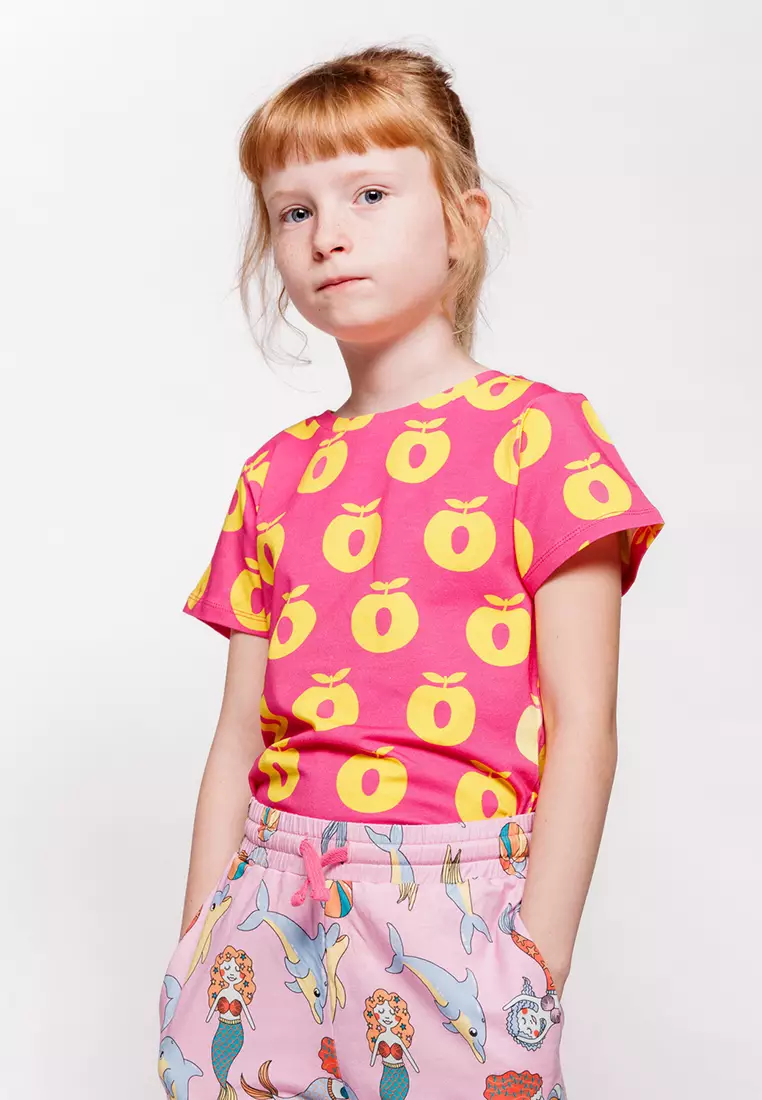 T-shirt with apples