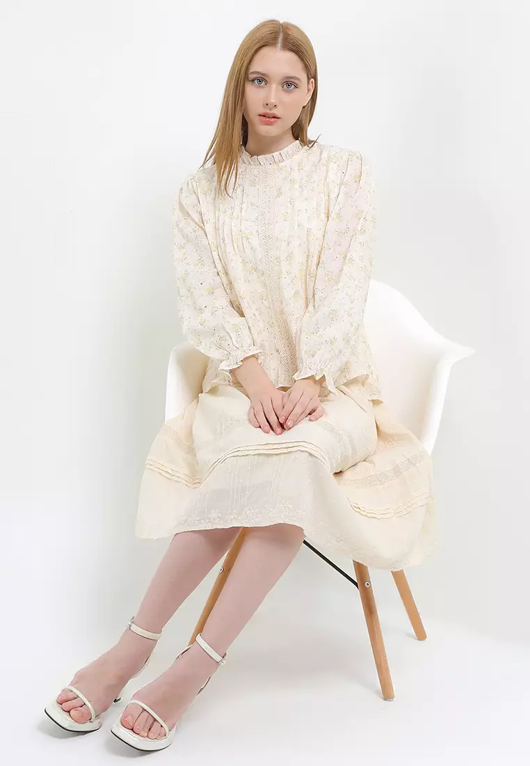 L/S Flo Print Eyelet Emb W/ Ruffles On Neck