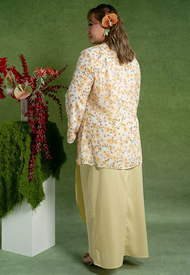 Naqiyah 加大碼 Kebaya 套裝