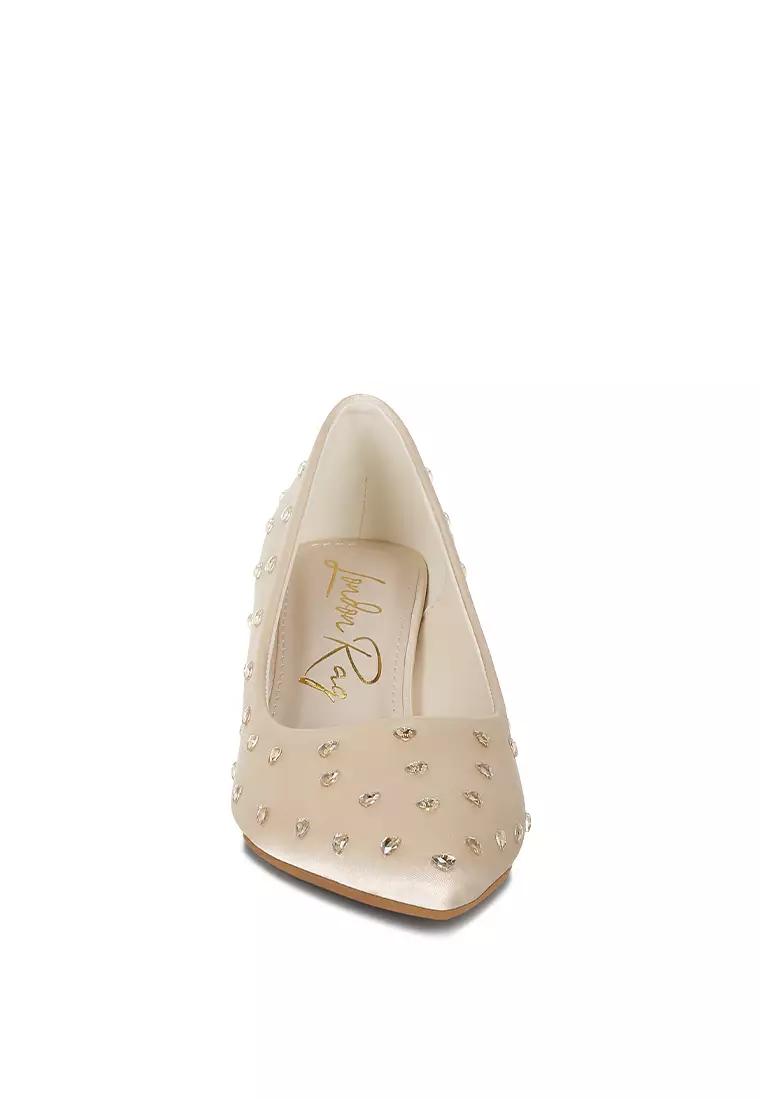 Sepatu Hak Tinggi Berbentuk Hati dengan Berlian Imitasi Warna Beige