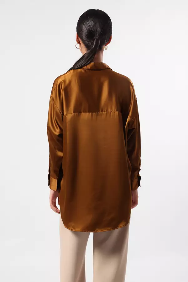 MINIMAL - Nourra - Kemeja Satin Relaxed Fit - Dark Olive Colour Olive_Dark