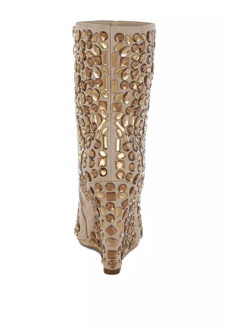 Sepatu Bot Hak Wedge Diamante Slim dalam warna Krem