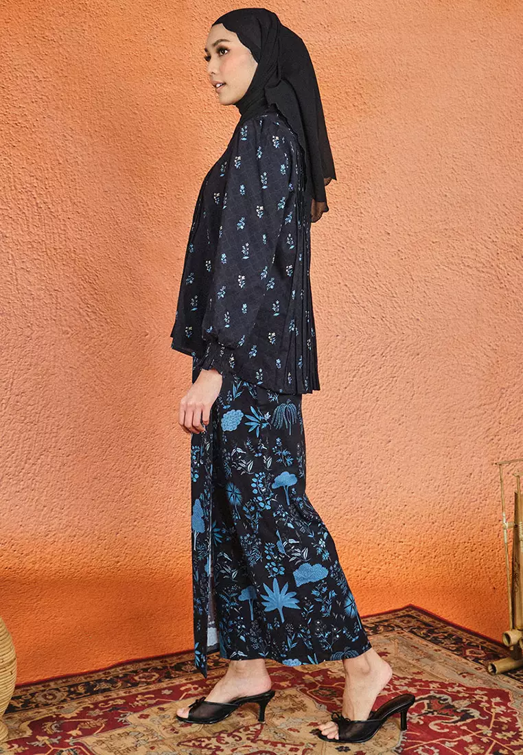 PREMIUM COTTON Gurindam Blouse & Skirt - Black/Blue