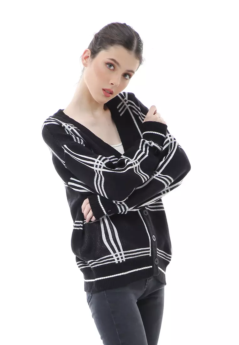 Eshika Cardigan Rajut Oversize Motif Kancing Tebal High Quality - Hitam