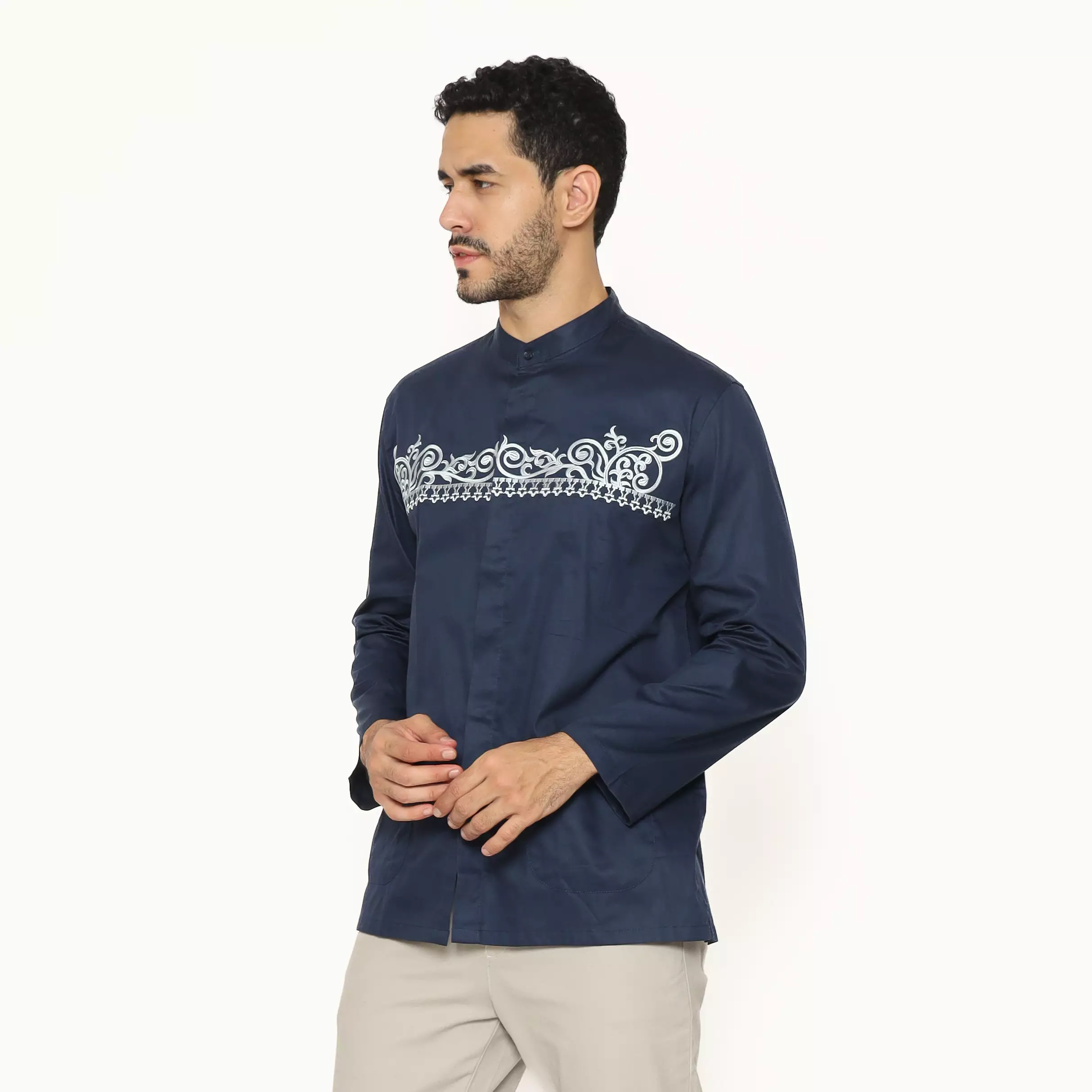 Lawell Baju Koko Pria Bordir Lengan Panjang Modern Fit Warna Navy – LAQKFLBKQG101QCTNQNM