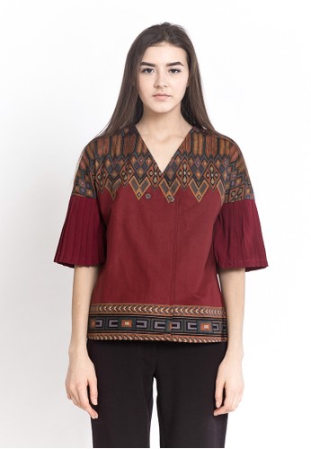 Kimmy Pleated Top in Maroon