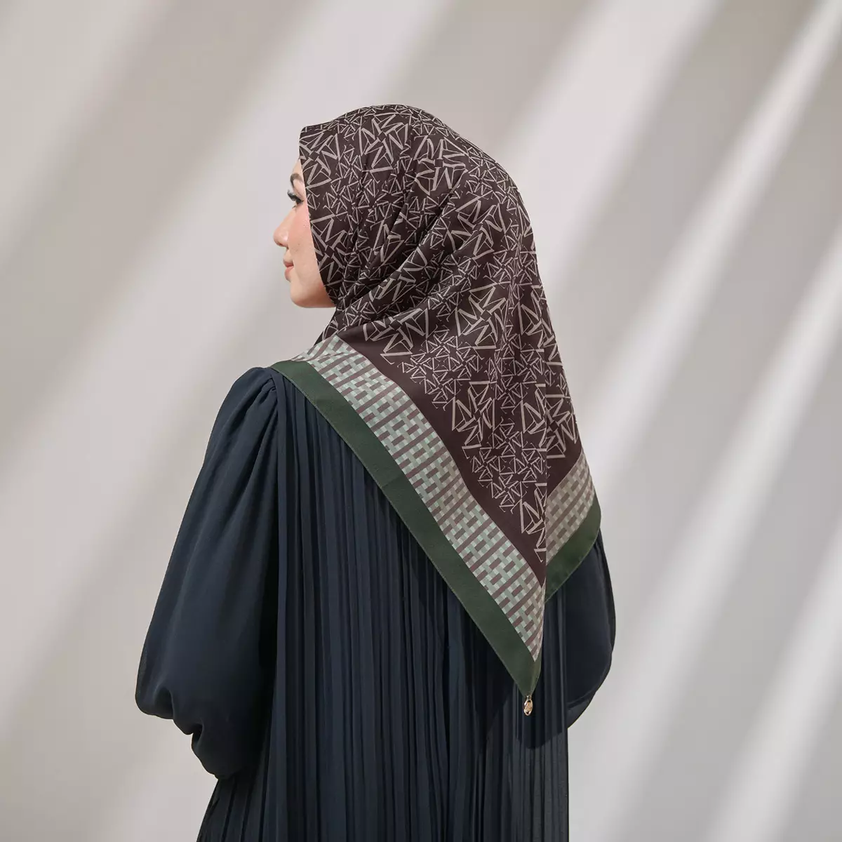 [INCLUDE HARD BOX] ZM Zaskia Mecca - Lambang Maroon Monogram Series Ultrafine Voal Scarf - Hijab Premium Square Motif Kerudung Segi Empat