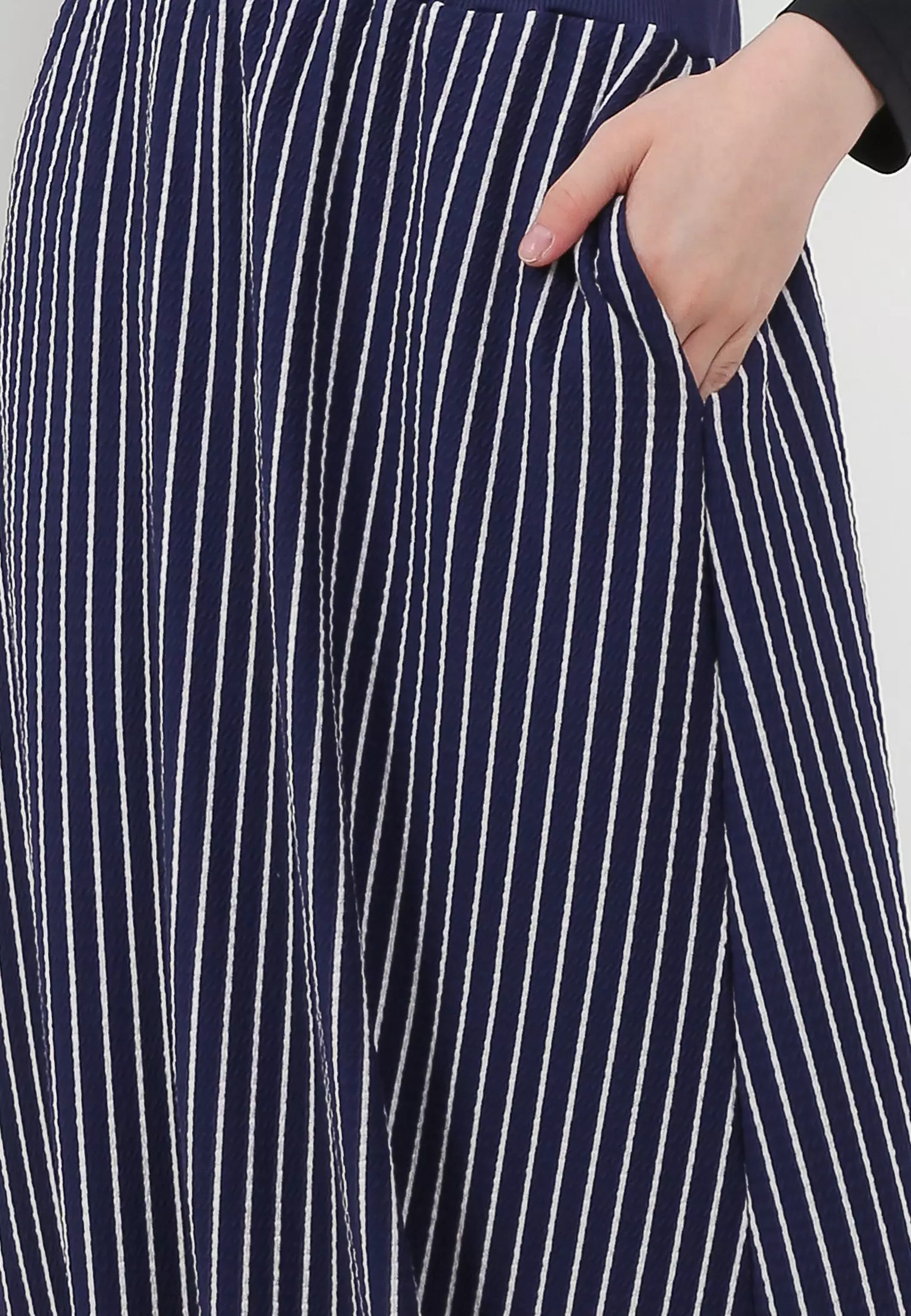 MFMW Argaxella Rok Panjang Navy Motif Salur