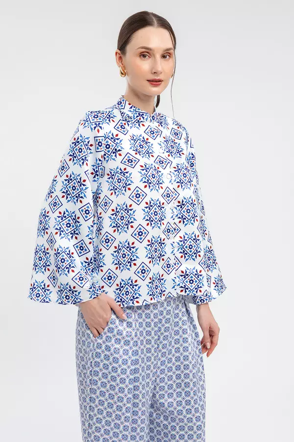 MINIMAL - Karina - Blus Lengan Lebar Motif Geometris - Blue Warna Blue