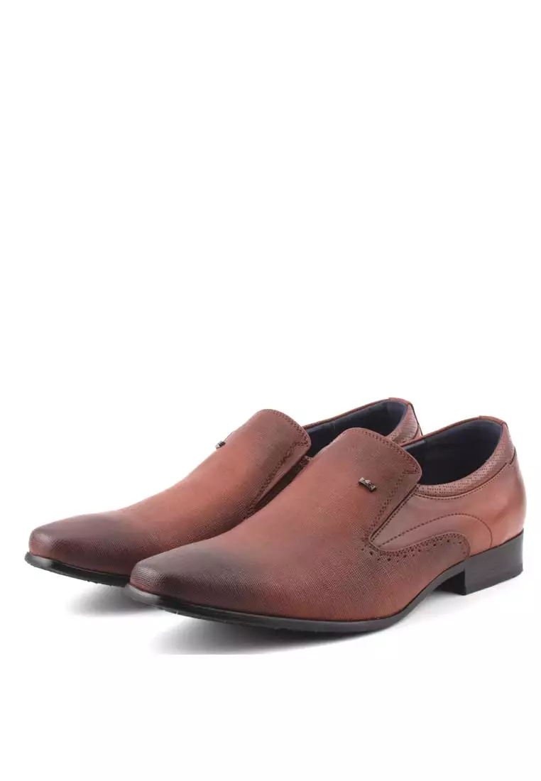 Buy LARRIE LR LARRIE Men Brown Classic Business Pointy Toe Slip On