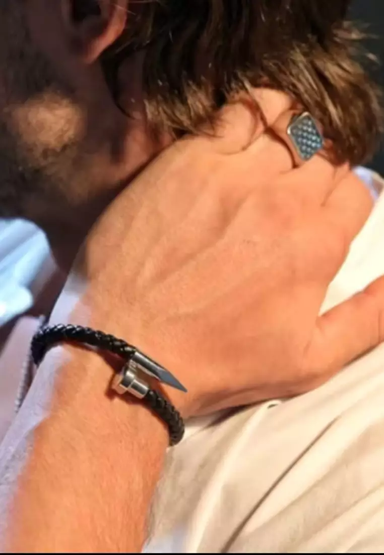 Accessories Pria Stainless Nail Design Center Leather Bracelet Gelang Pria Black & Silver 