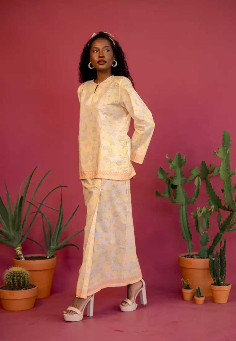 (BS X Bunga dan Bintang) Murni Kurung in Jingga