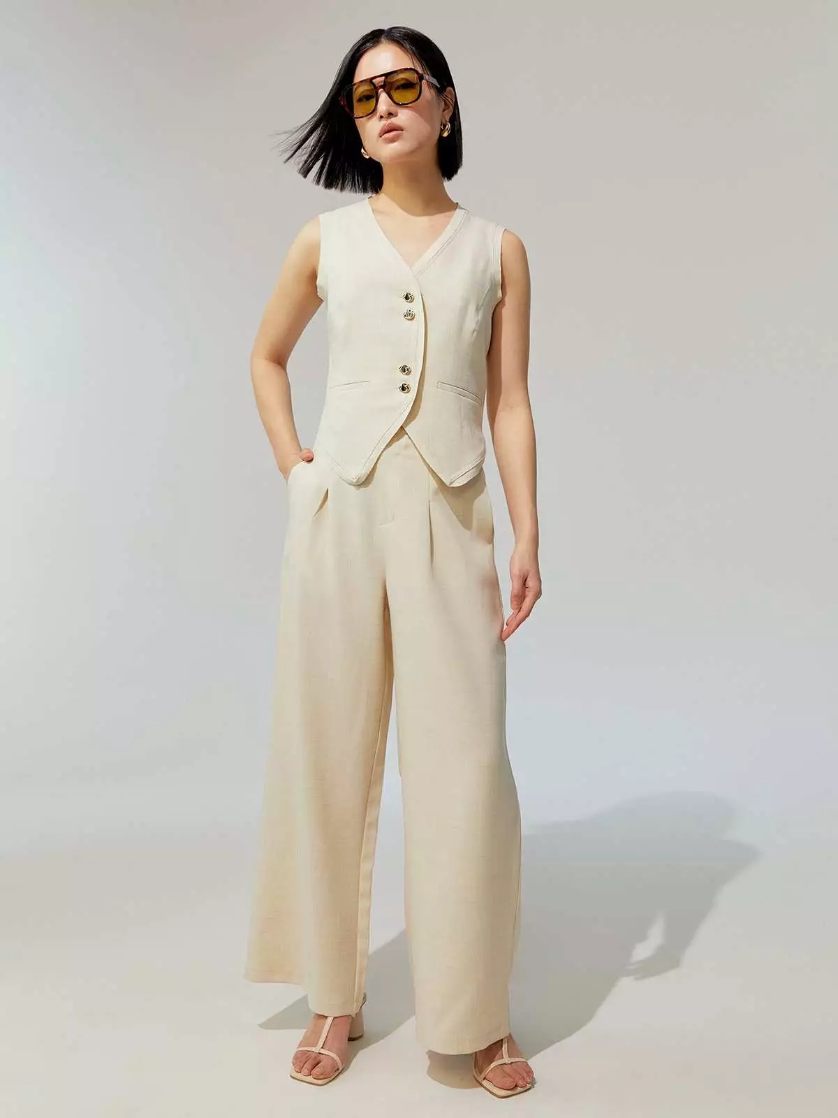 Four Buttons Up Vest - Cream